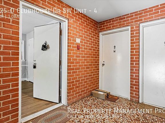 2nd image of 125O Clubhouse Dr SW Unit 4