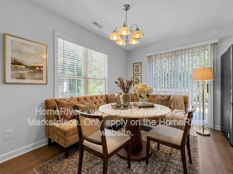3 bed, 2.5 bath, 2616 sqft, $2,195 — Photo 3