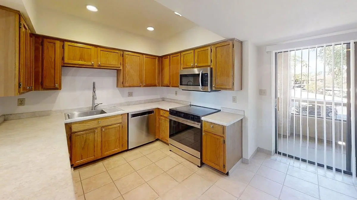 2 bed, 2.0 bath, 1400 sqft, $2,499 — Photo 4