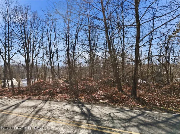 102 Edgemont Rd, Stroudsburg, PA 18360