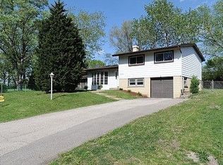 1602 N Ramble Rd, McHenry, IL 60050