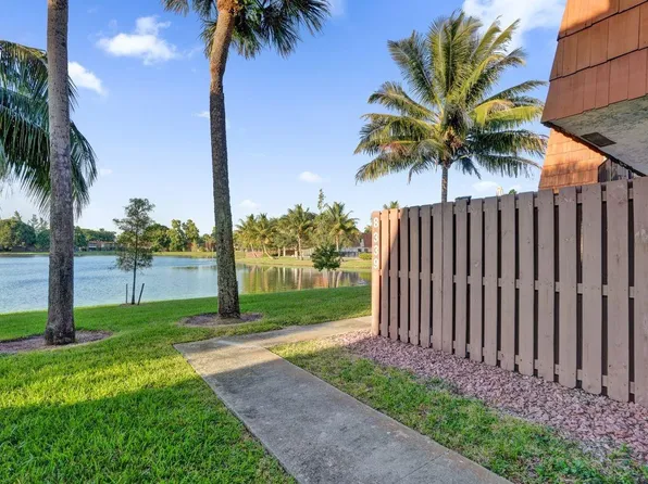 8339 S Coral Circle #8339, North Lauderdale, FL 33068