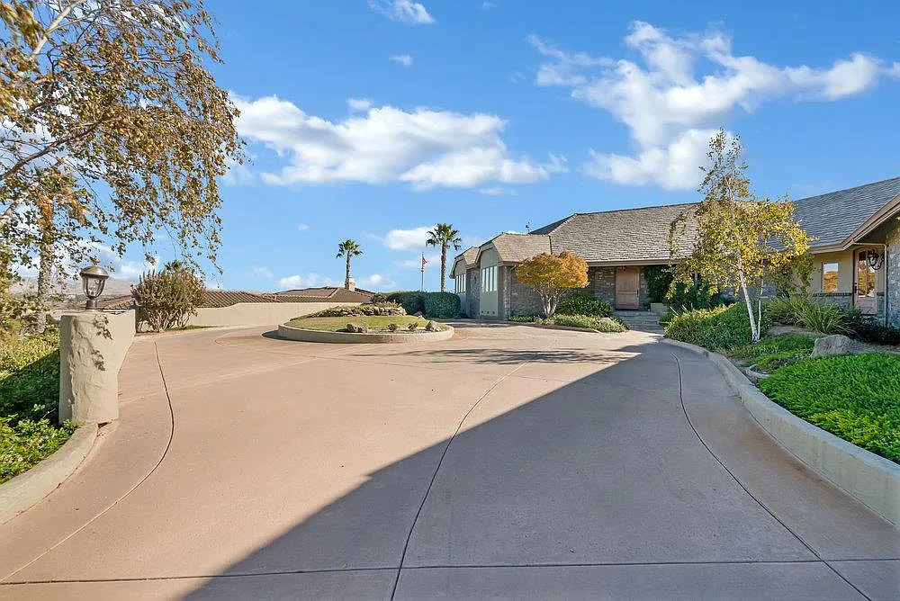 831 Union Heights Dr photo 1