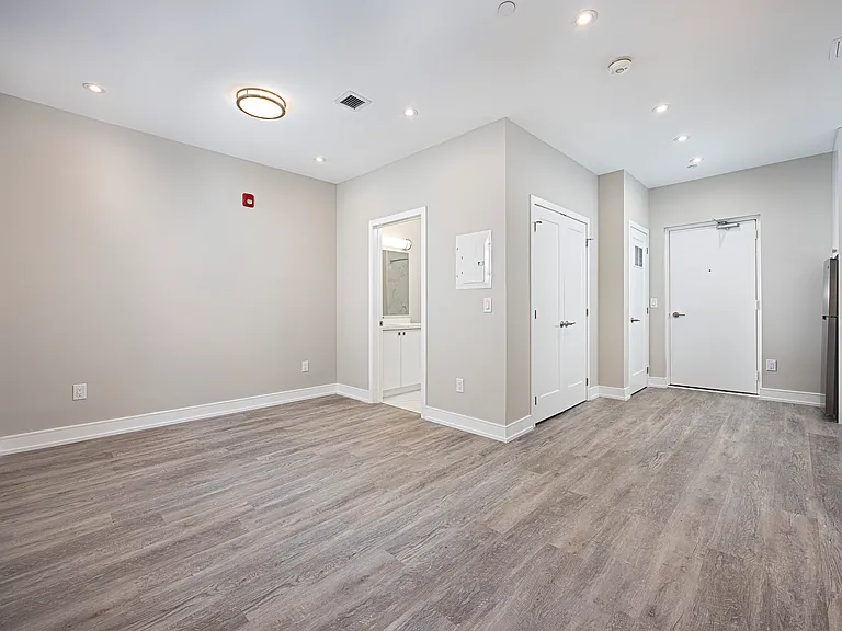 118 Tyndall Ave — Photo 21
