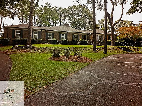 3rd image of 604 Brookwood Ln