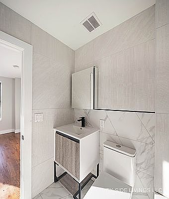 3rd image of 195 Underhill Ave #2L