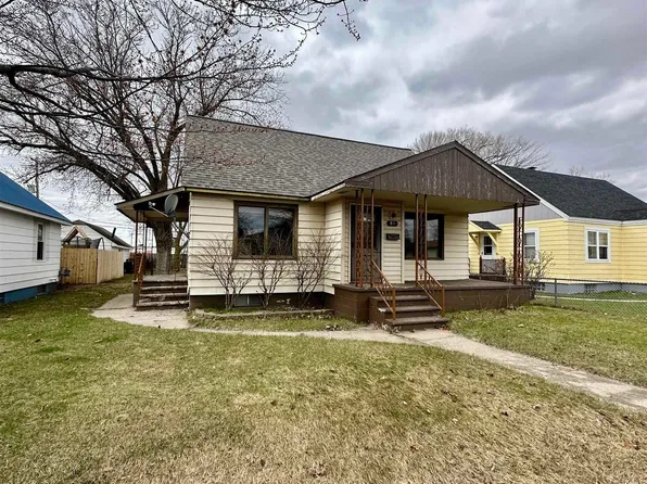 811 N 20th St, Escanaba, MI 49829