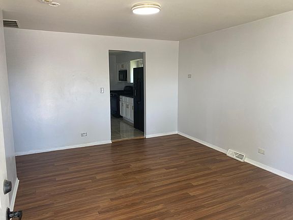 2nd image of 14000 S Hoxie Ave #2