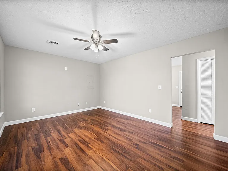 987 Stateline Rd — Photo 4