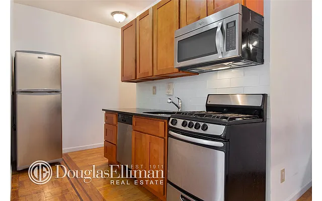 Rented by Douglas Elliman | media 19