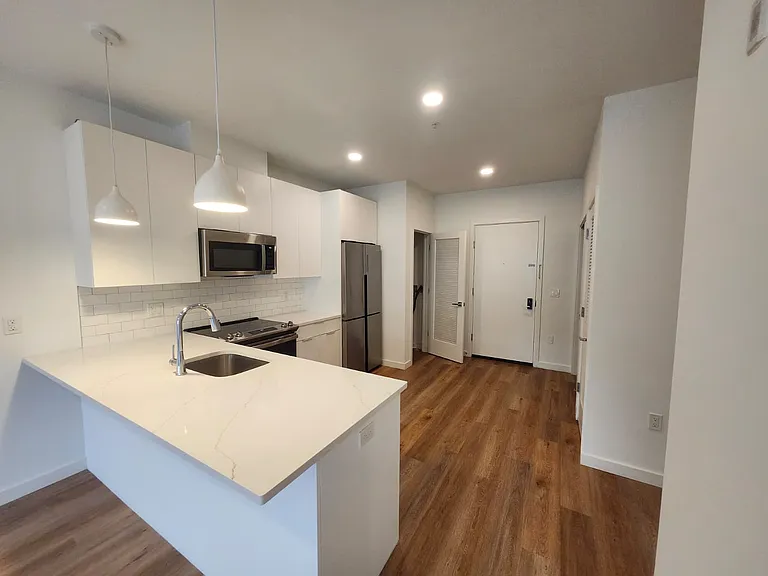 27 Freeway Dr E #45E — Photo 3