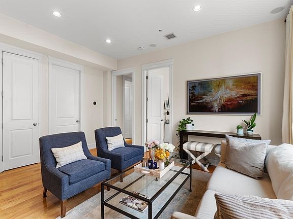 4th image of 115 B St Unit 4