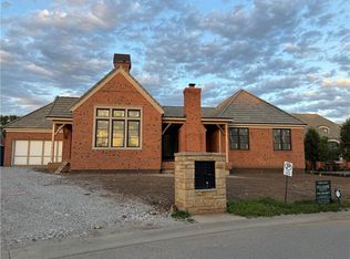 1905 W 114th St, Leawood, KS 66211