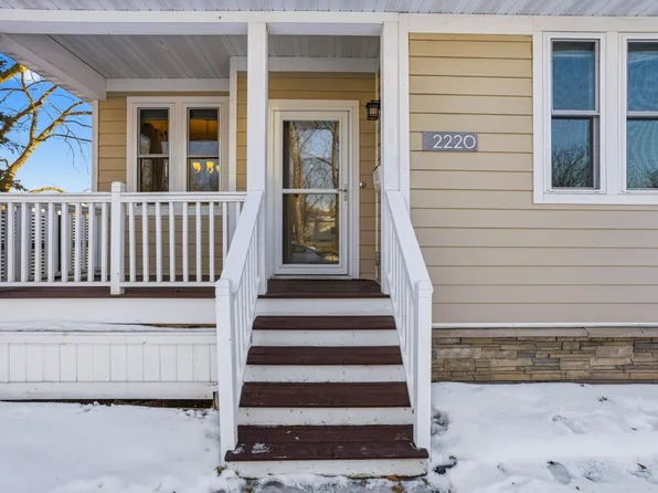 2220 Reaney Ave E, Saint Paul, MN 55119