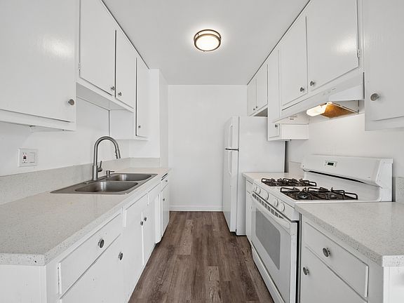 5th image of 16900 Parthenia St #20
