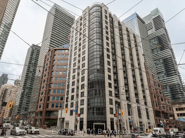 801 Bay St #1603, Toronto, ON M5S 1Y9