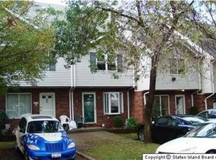 38 Country Ln, Staten Island, NY 10312