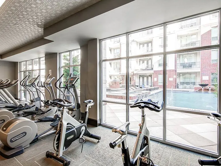ALARA Uptown Luxury Apartments — Photo 21