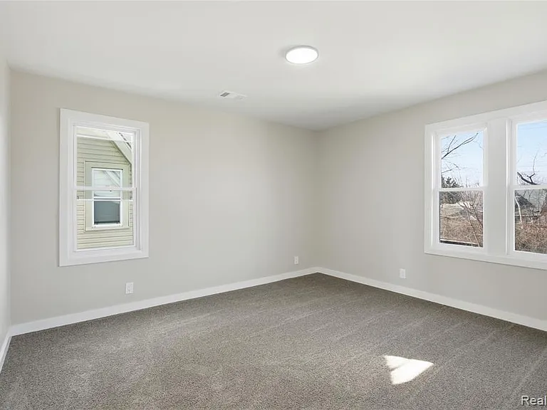 14615-14617 Winthrop St — Photo 54