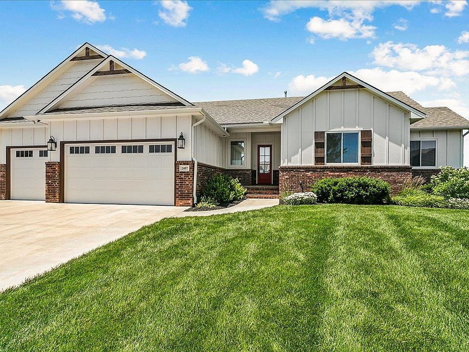 1st image of 2407 N Lakeside Cir