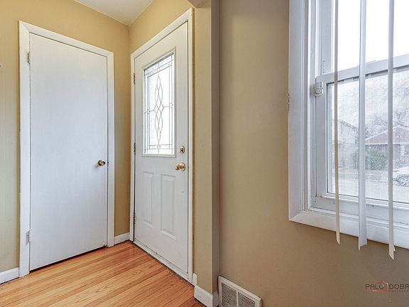 3rd image of 4026 Clarence Ave