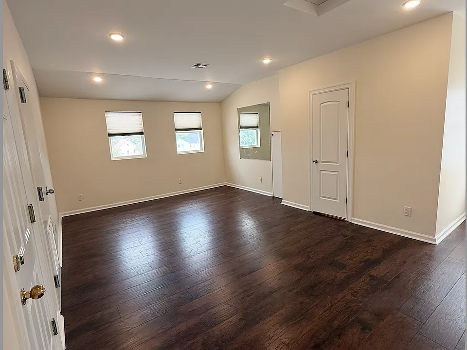 736 Pennington St #3