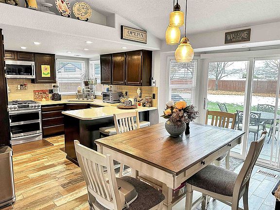 5th image of 1547 E Oakridge Dr