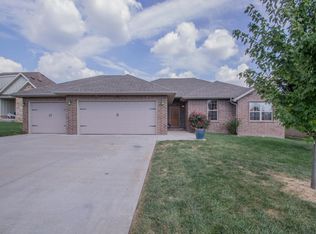 3776 N Meadowgate Ct, Springfield, MO 65803
