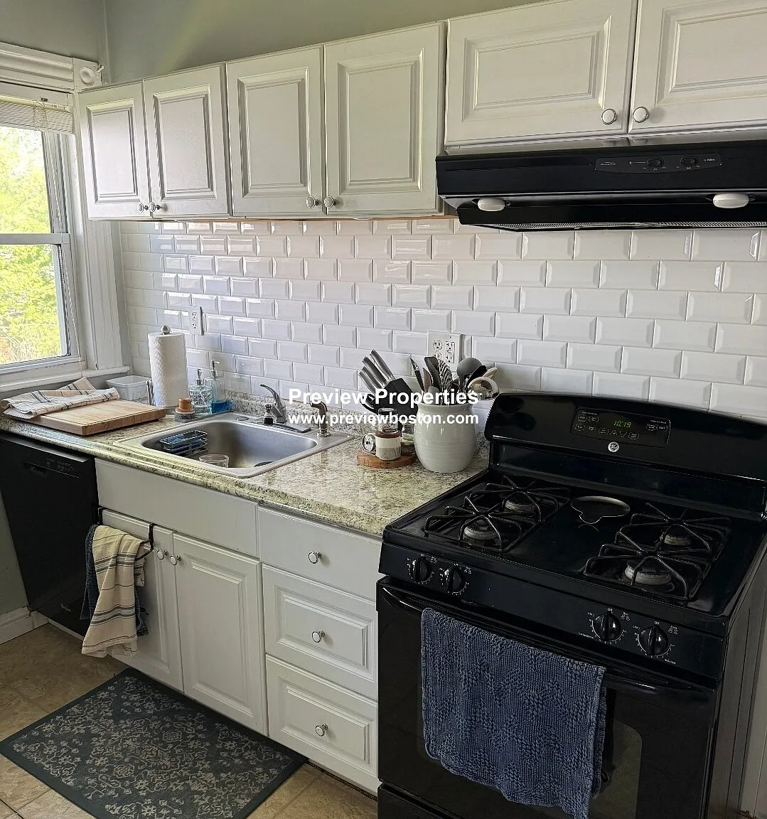 2 bed, 1.0 bath, $2,800 — Photo 3