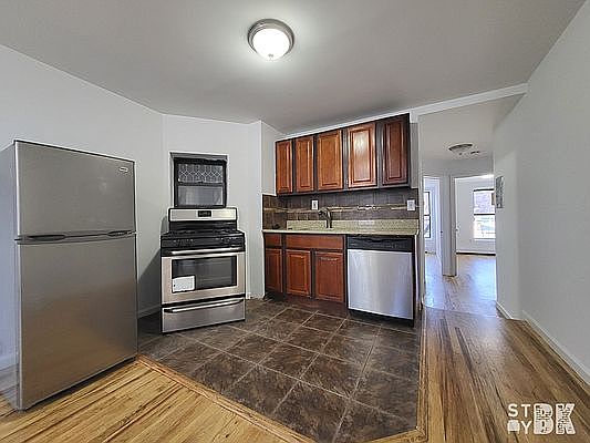 3rd image of 252 4th Ave APT 2R