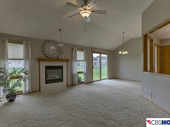 5th image of 707 Rosewood Ave