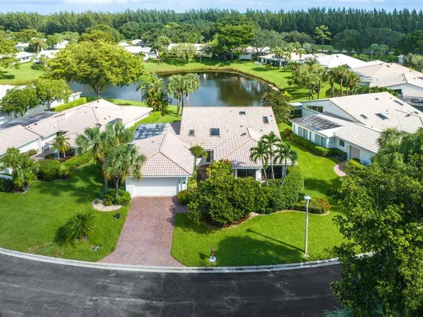 9 Hampshire Lane, Boynton Beach, FL 33436