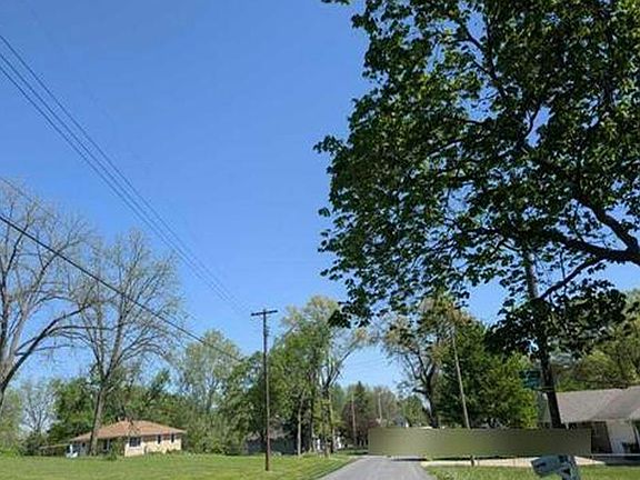 4th image of 5601 NE Meadowbrook Rd