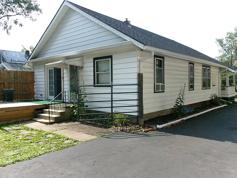 1544 Edgewood St NE — Photo 1