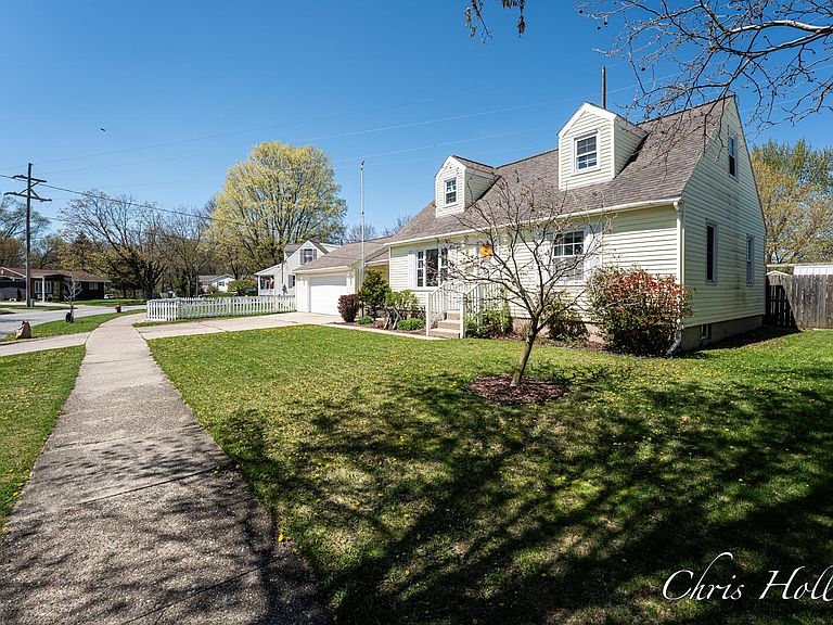 Listing photo 3