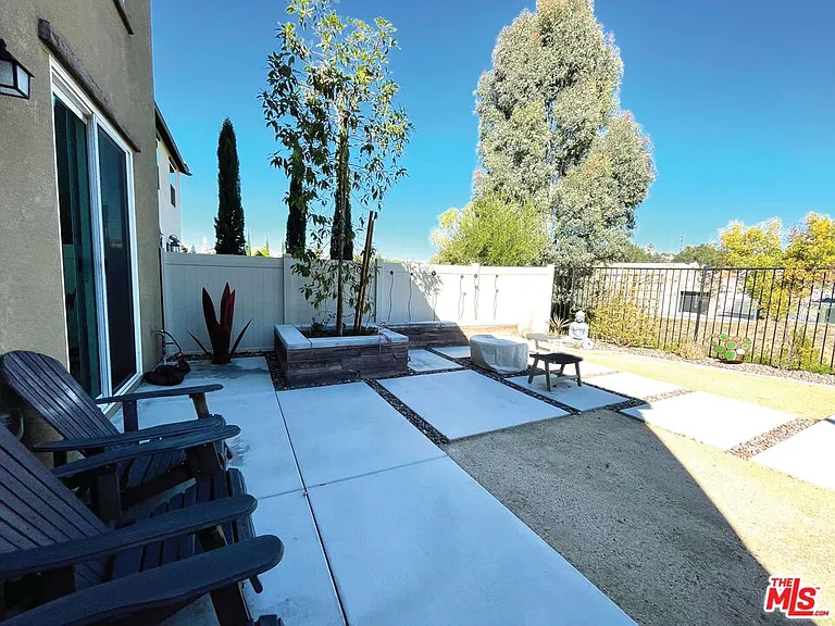 42720 Azure St — Photo 18