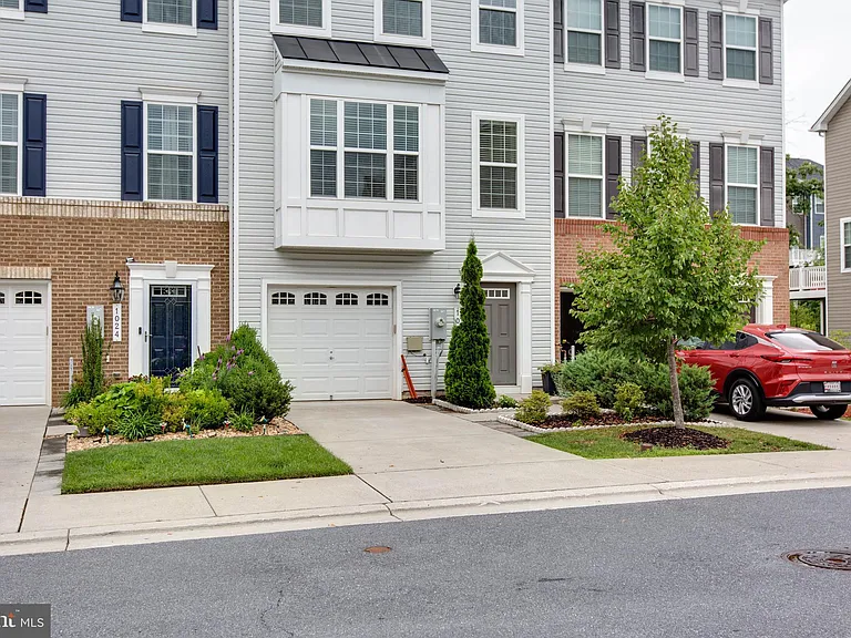 1022 Linden Dr — Photo 4