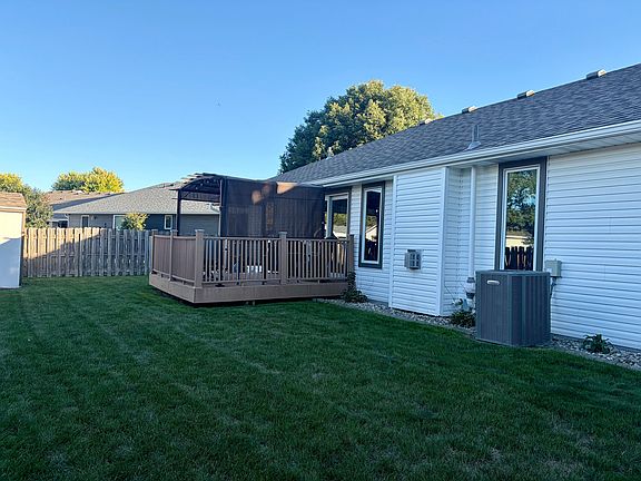 3rd image of 407 Bennington Dr