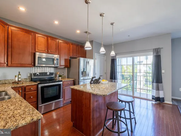 5526 Capital Gateway Dr #406, Suitland, MD 20746