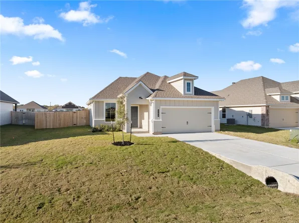 341 Harvest Lake Dr, Snook, TX 77878