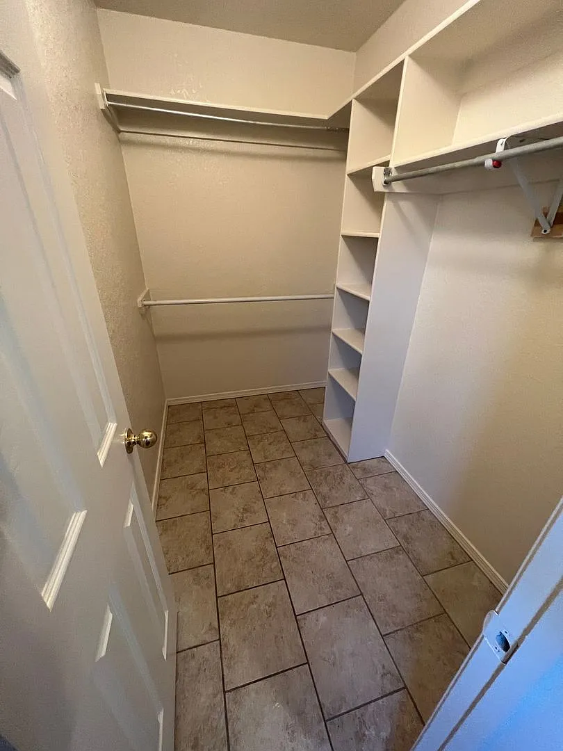 Allison Lane — Photo 4