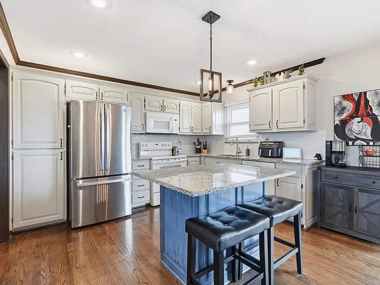 12200 Hollingsworth Rd — Photo 18
