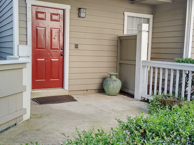 5715 Chapman Mill Dr #310 — Photo 2
