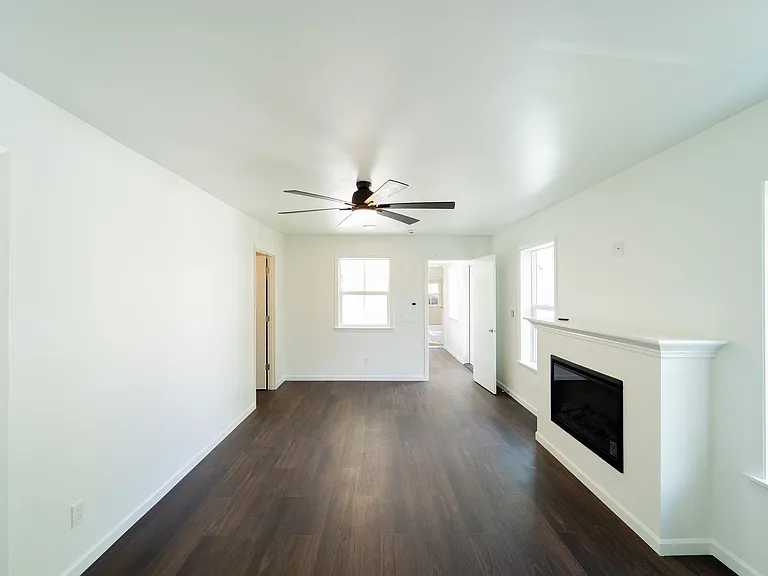 Brentwood House — Photo 7