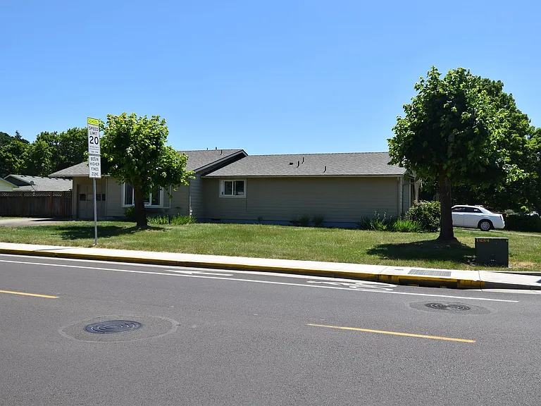 750 Walker Rd — Photo 2