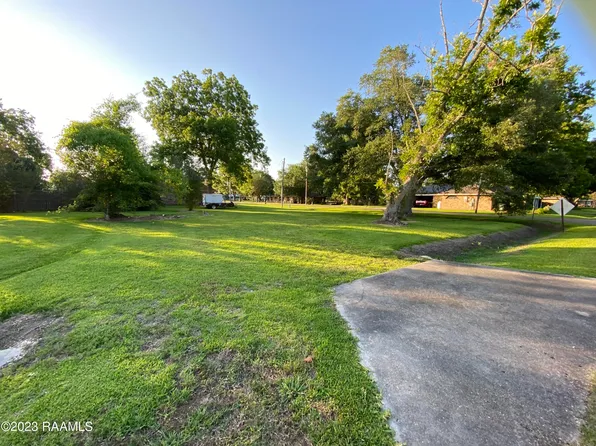 1013 Peach Dr, Saint Martinville, LA 70582