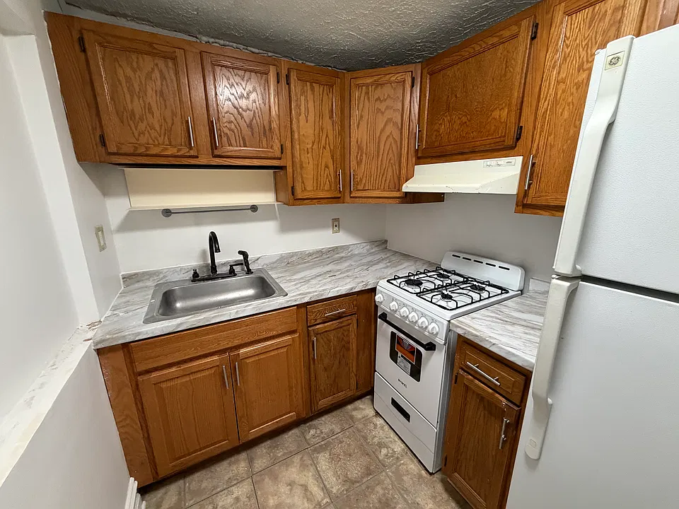 926 W Gordon St #3