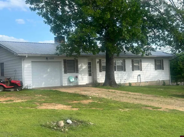 1233 N Broadway Ave, Yellville, AR 72687