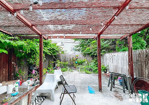 4th image of 320 Hart St #1