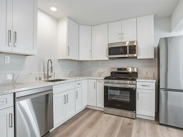 501 N. Ditmar — Photo 18